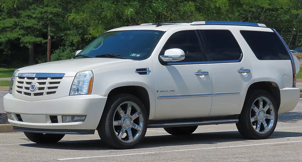 2009 Cadillac Escalade AWD, front left, 08-24-2022, photographed in United States