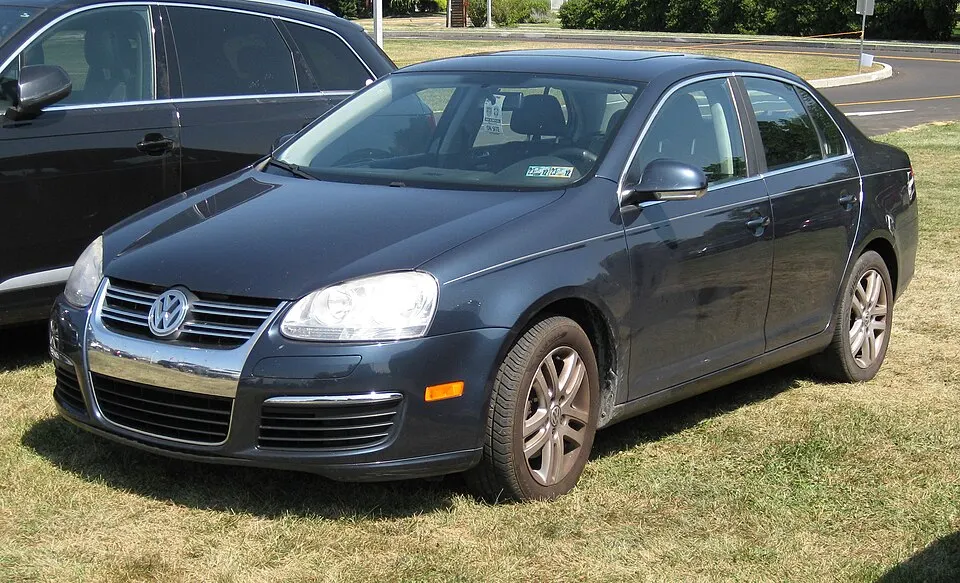 2007 Volkswagen Jetta 2.5 in Blue Graphite, front left, 09-03-2023, photographed in United States