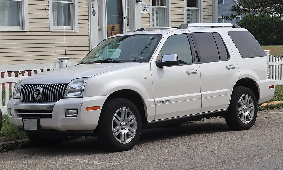 2010 Mercury Mountaineer Premier in White Platinum Tri-Coat Metallic, front left, 07-05-2026, photographed in United States