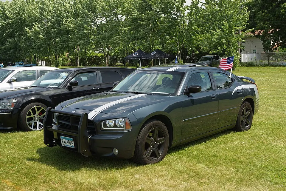 2008 Dodge Charger (35086093626), photographed in United States