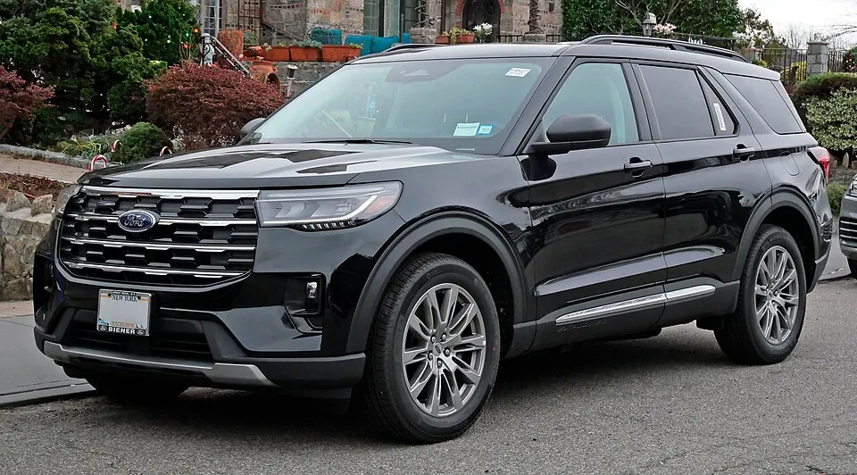 2025 Ford Explorer Active (facelift), front 12.20.24, photographed in United States