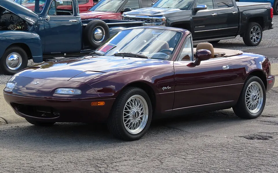 1995 Mazda MX-5 Miata M Edition, front left, 09-30-2023, photographed in United States