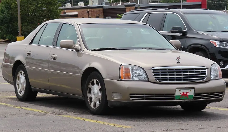 2002 Cadillac DeVille, front right, 09-10-2022, photographed in United States