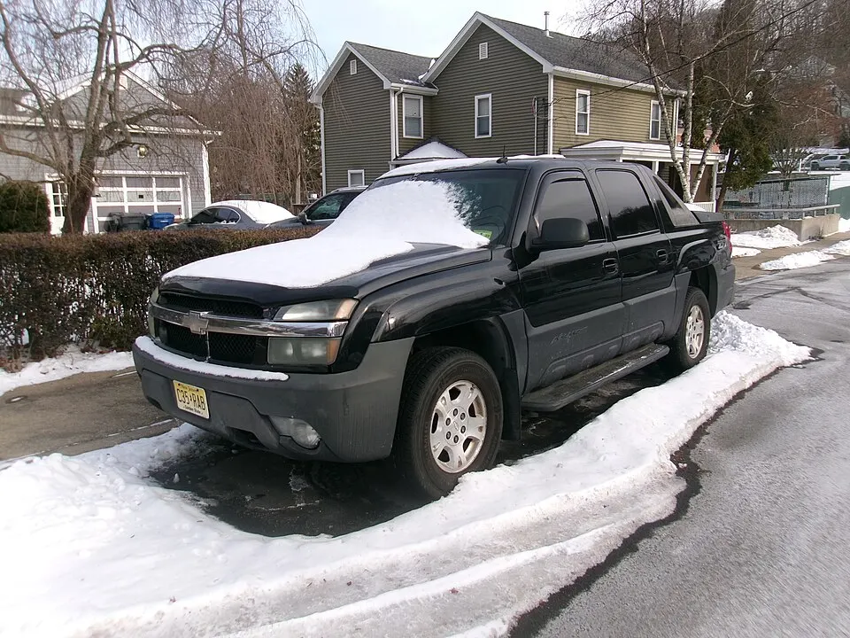 2003 Chevrolet Avalanche 1500 4WD, Front left, 01-03-2026, photographed in United States