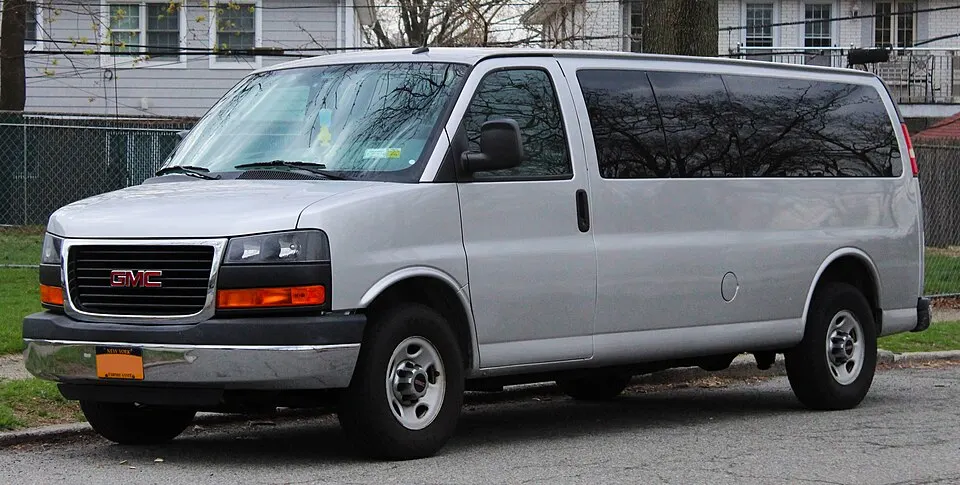 2012 GMC Savana 3500 Extended Wagon 3-Door 4.8L front 4.18.19, photographed in United States
