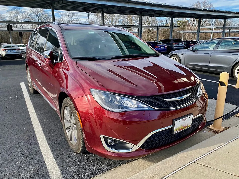 2020 Chrysler Pacifica Hybrid in Velvet Red pearl-coat 1of7, photographed in United States