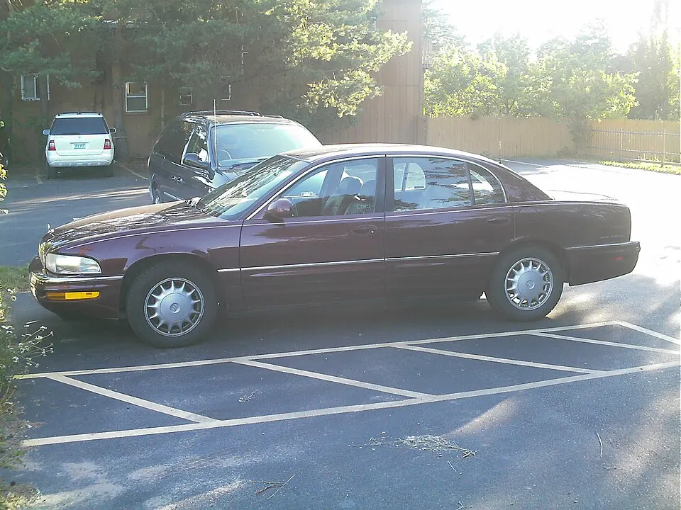 Buick Park Avenue 1998, photographed in United States