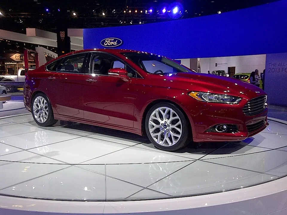 2013 Ford Fusion (6849543373), photographed in United States