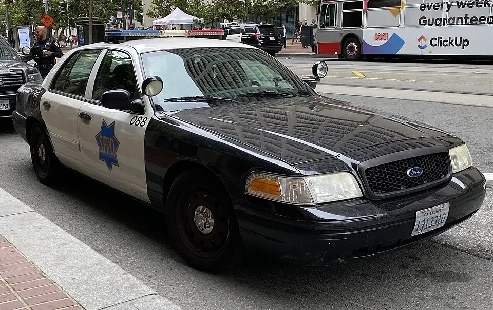 2009 Ford Crown Victoria Police Interceptor (San Francisco Police Department,) front right, 08-06-2022, photographed in United States