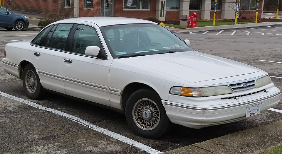 1997 Ford Crown Victoria LX, front right, 12-08-2022, photographed in United States