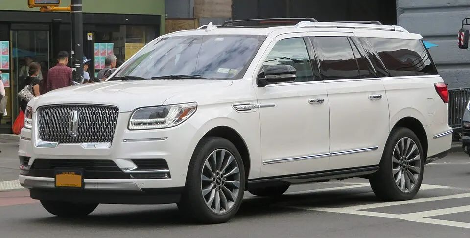 2018 Lincoln Navigator front 9.22.18, photographed in United States