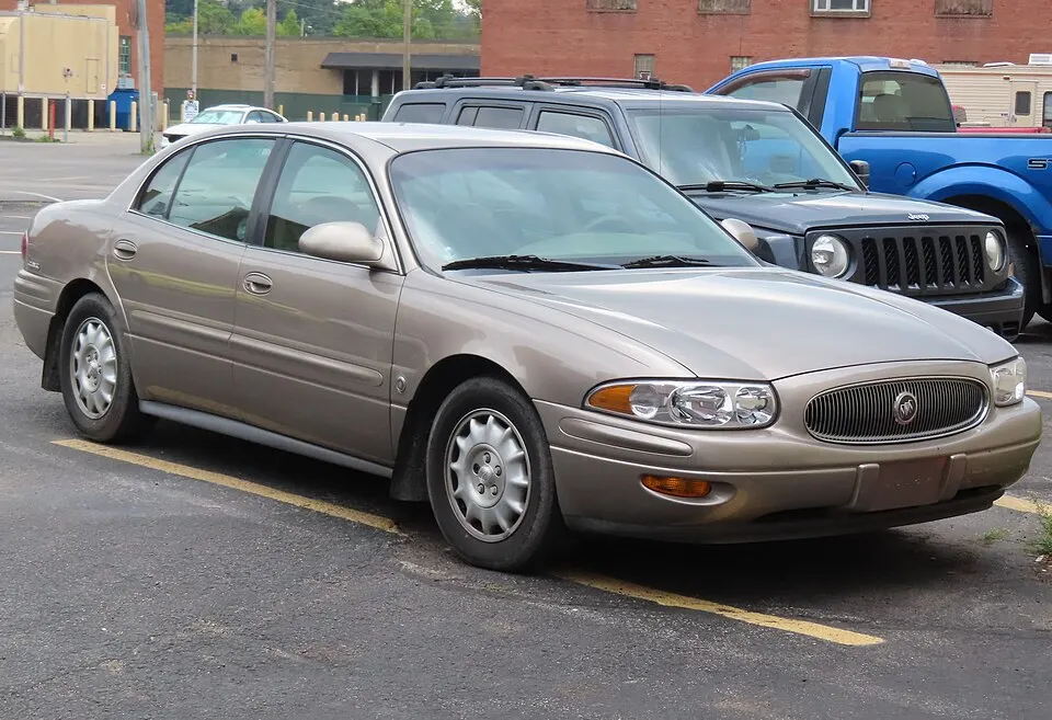 2000 Buick LeSabre Limited, front right, 08-25-2024, photographed in United States
