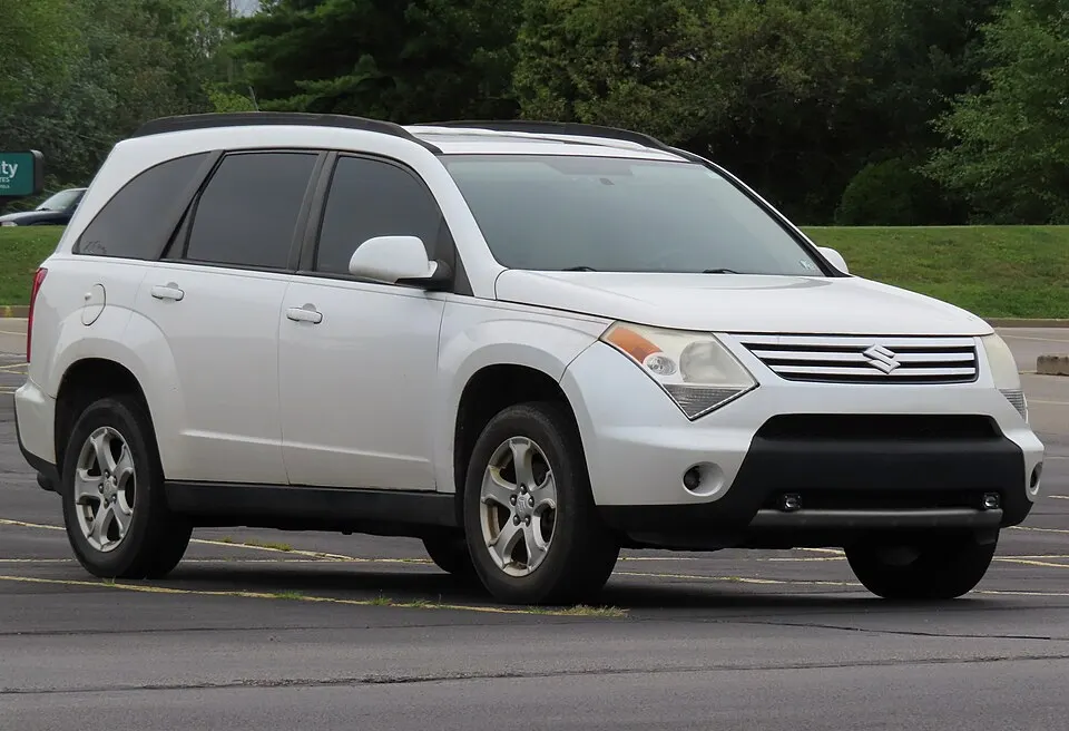 2009 Suzuki XL7 Luxury, front right, 07-10-2024, photographed in United States