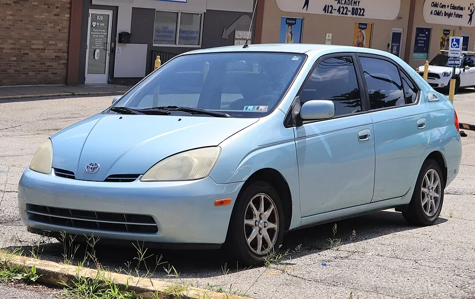 2003 Toyota Prius in Aqua Ice Opalescent, front left, 08-09-2026, photographed in United States