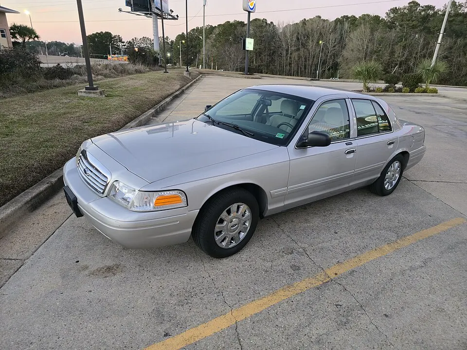 2007 Ford Crown Victoria, photographed in United States