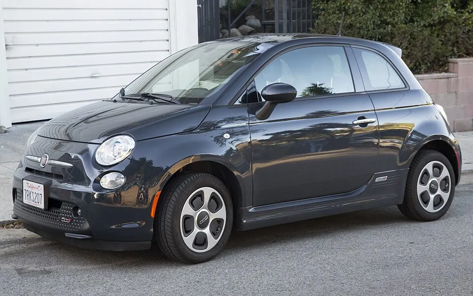 2016 Fiat 500e, Silver Lake (front left), photographed in United States