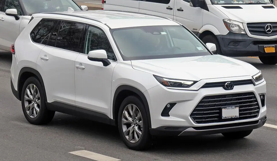 2024 Toyota Grand Highlander Limited, front 11.22.23, photographed in United States