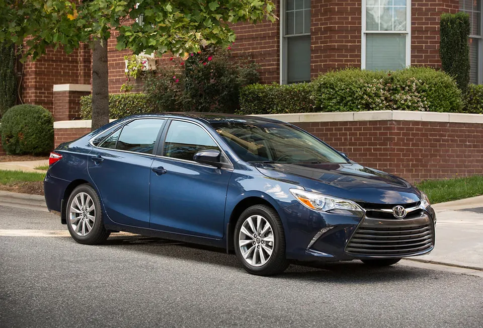 2015_Toyota_Camry_XLE-1 (Canada market)