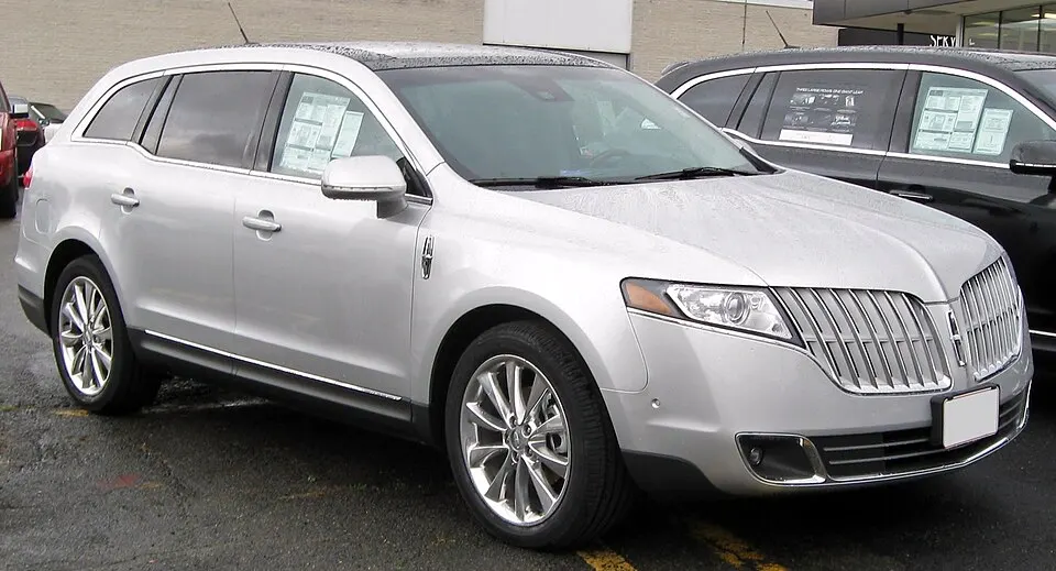2010 Lincoln MKT -- 11-25-2009, photographed in United States