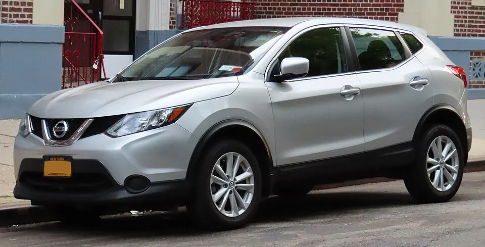 2017 Nissan Rogue Sport AWD 2.0L front 5.20.19, photographed in United States