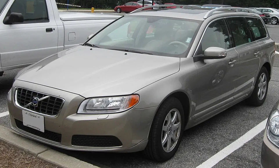 2008 Volvo V70 front, photographed in United States