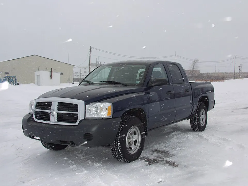 2005 Dodge Dakota 4-door pickup -- NHTSA 01, photographed in United States
