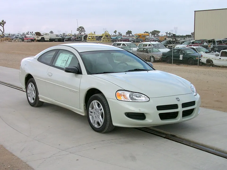 2001 Dodge Stratus SE coupe -- NHTSA 01, photographed in United States