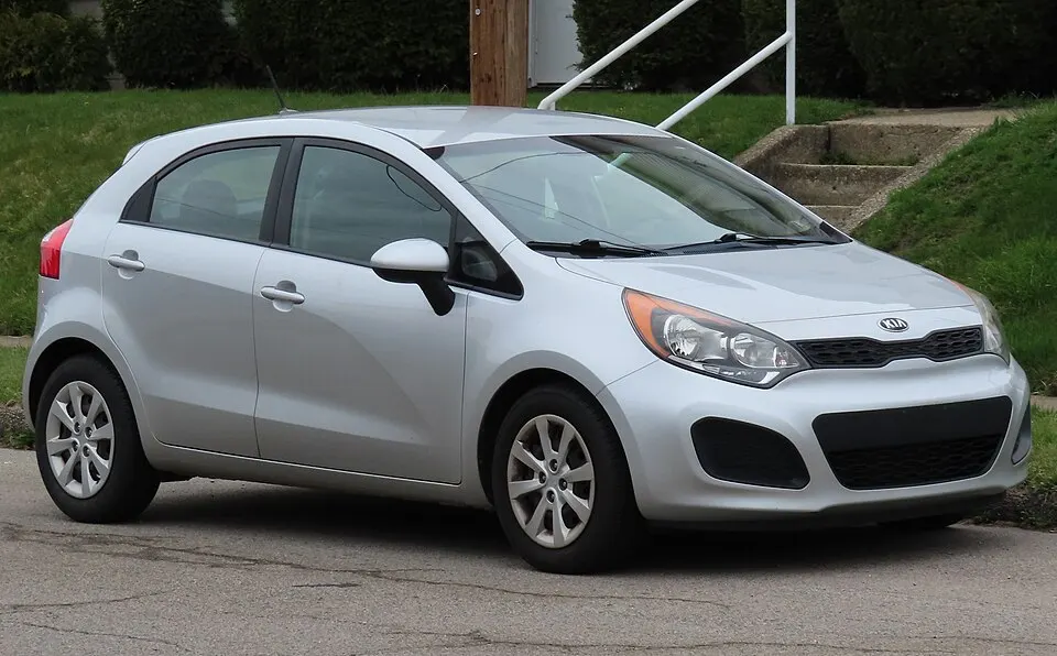 2013 Kia Rio LX 5-door, front right, 04-04-2023, photographed in United States