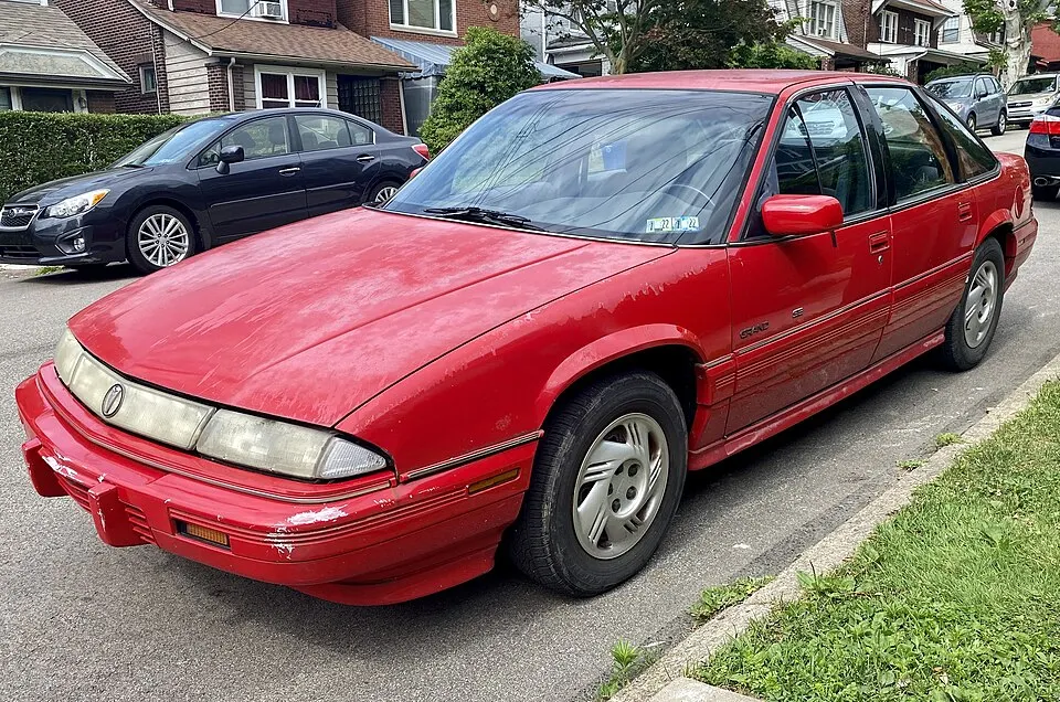 1995 Pontiac Grand Prix SE in Bright Red, front left, 06-26-2022, photographed in United States