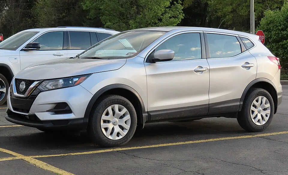 2020 Nissan Rogue Sport S, front left, 05-01-2024, photographed in United States