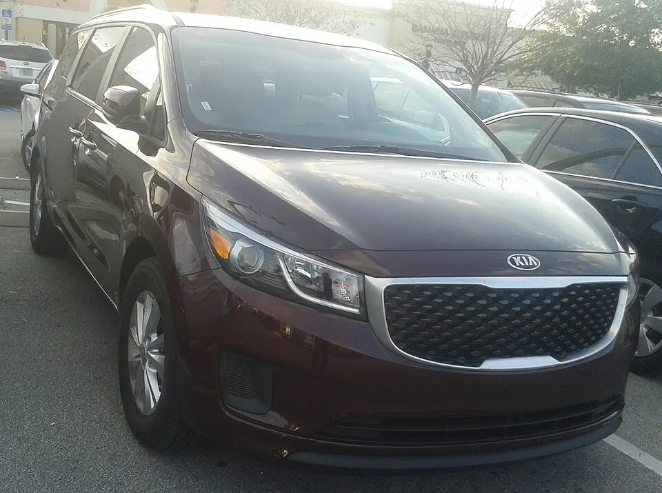 2015 Kia Sedona, photographed in United States