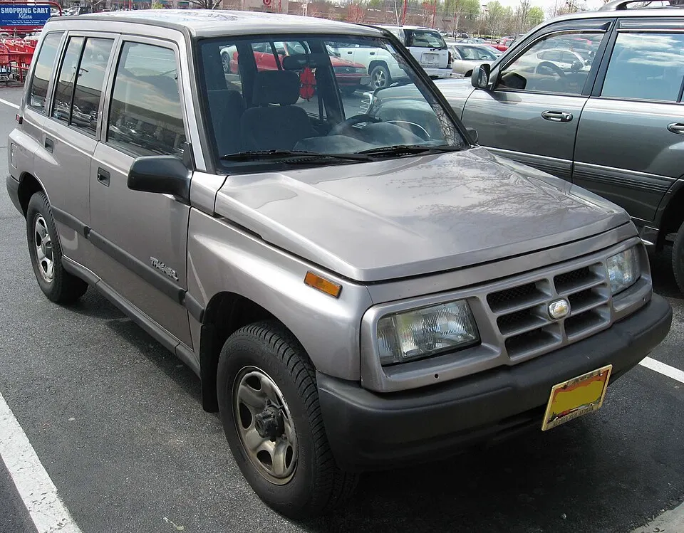 Geo-Tracker-4door, photographed in United States