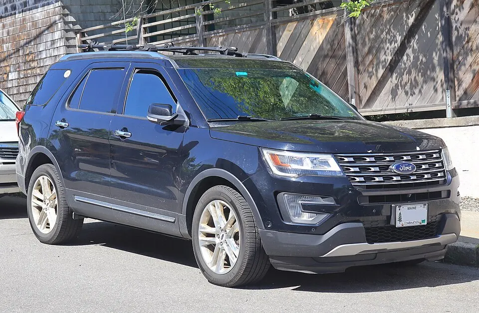 2017 Ford Explorer Limited in Smoked Quartz Metallic, front right, 07-08-2026, photographed in United States
