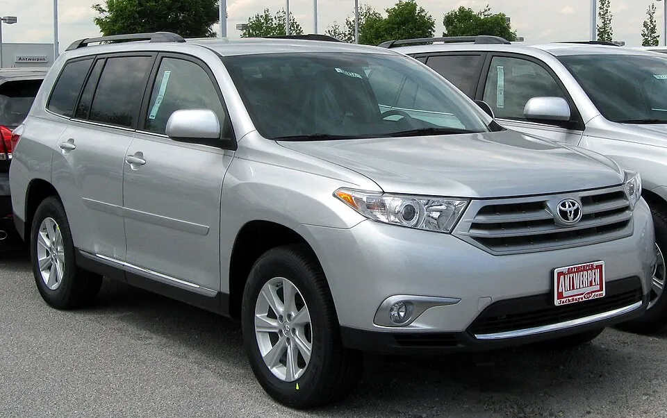 2011 Toyota Highlander -- 05-06-2011, photographed in United States