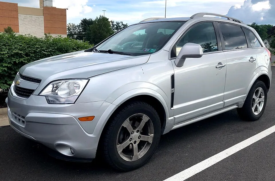 2014 Chevrolet Captiva LT in Silver Ice Metallic, front left, 06-09-2021, photographed in United States