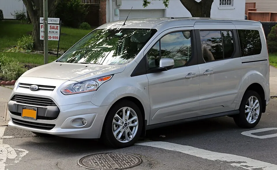 2014 Ford Transit Connect Wagon Titanium LWB front left, photographed in United States