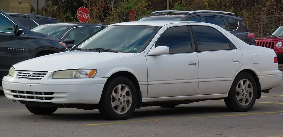 1999 Toyota Camry LE V6, front left, 11-19-2022, photographed in United States