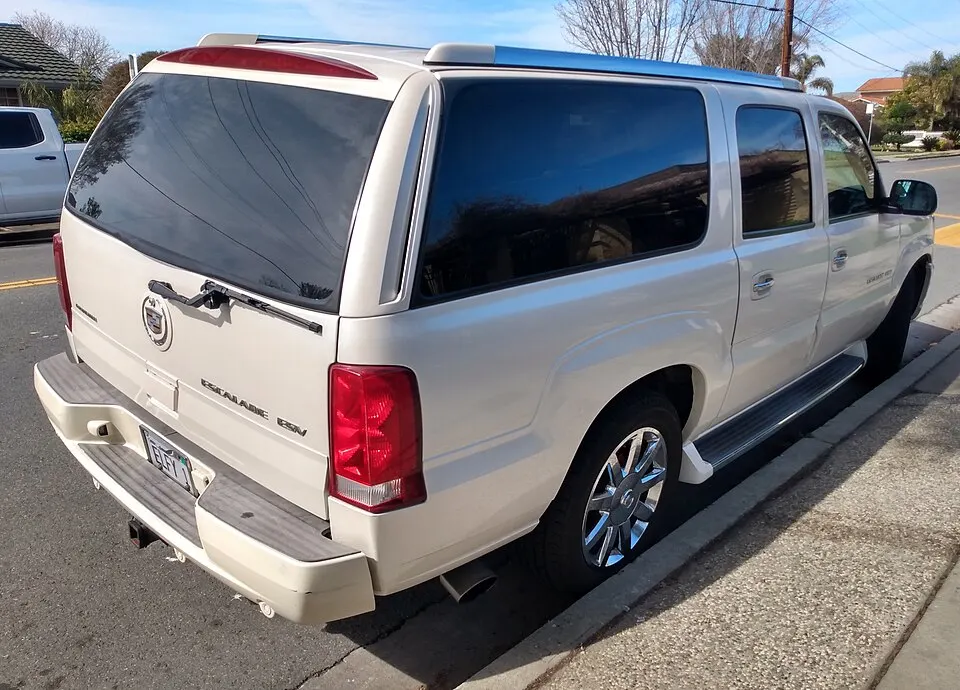2006 Cadillac Escalade ESV Platinum, photographed in United States