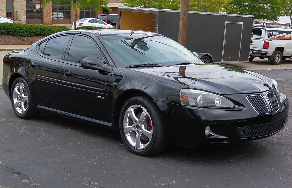 2005 Pontiac Grand Prix GXP, front right (2022 Ellwood City Fall Fest & Car Cruise), photographed in United States