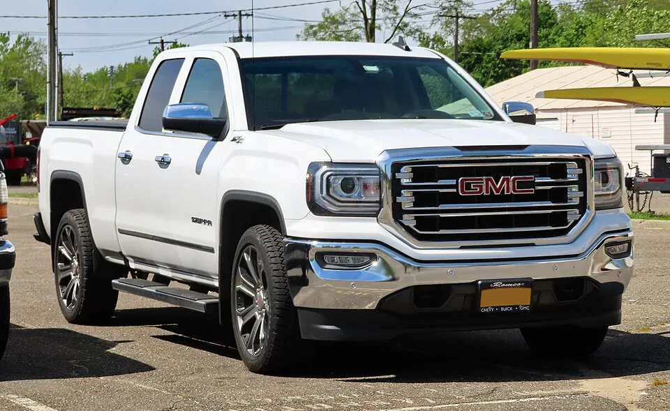 2018 GMC Sierra 1500 SLT, front 5.19.20, photographed in United States