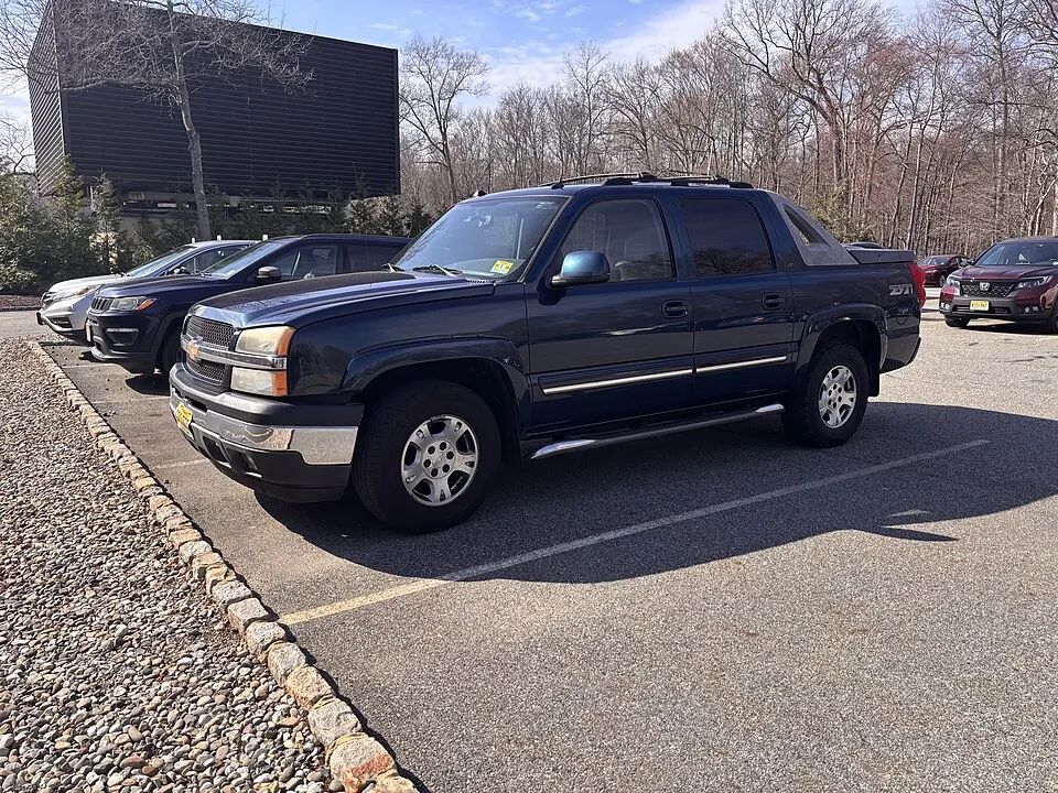 2005 Chevrolet Avalanche 1500 4WD 1, photographed in United States
