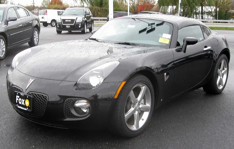 2009 Pontiac Solstice GXP coupe front -- 11-13-2009, photographed in United States
