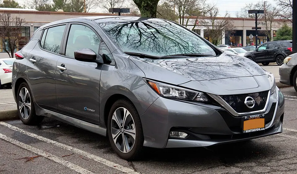 2018 Nissan Leaf SV, front 12.31.19, photographed in United States