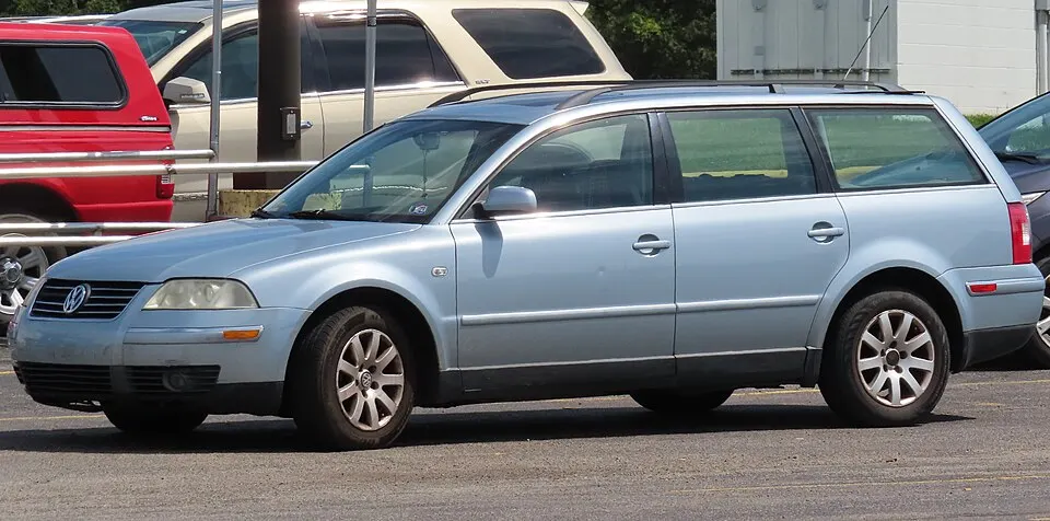 2002 Volkswagen Passat GLS Wagon, front left, 09-02-2022, photographed in United States