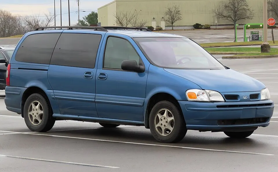 2000 Oldsmobile Silhouette GLS, front right, 12-10-2023, photographed in United States