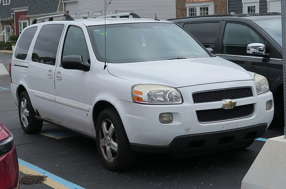 2008 Chevrolet Uplander LT in Aspen White, front right, 04-26-2025, photographed in United States