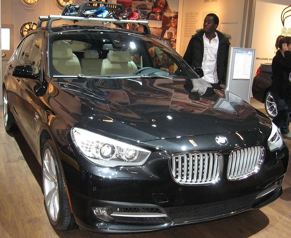 `11 BMW 5-Series GranTurismo (MIAS `11), photographed in Canada