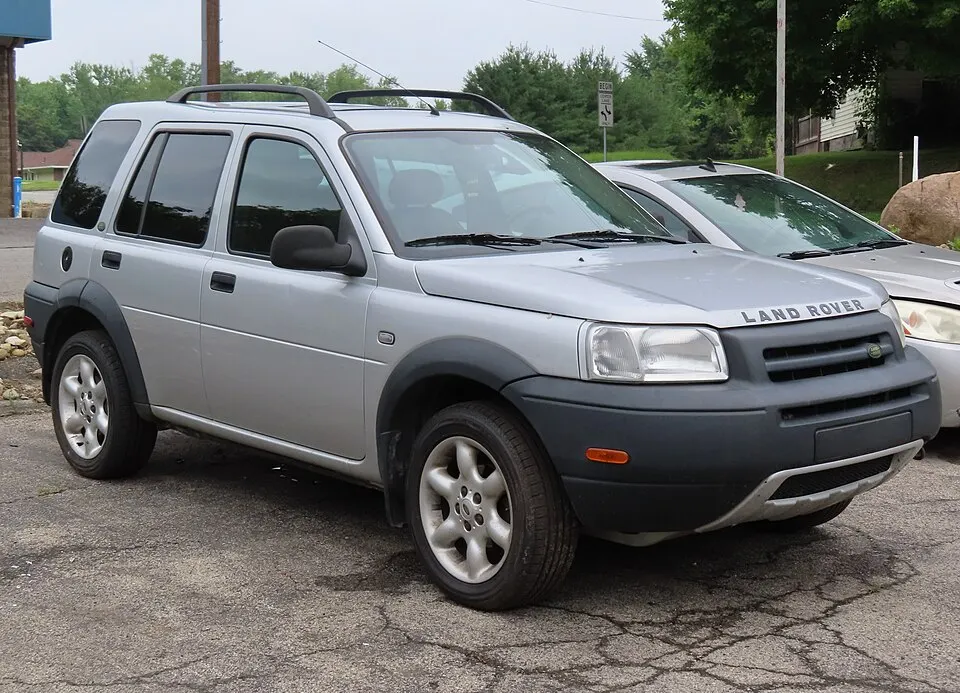 2002 Land Rover Freelander SE, front right, 07-09-2023, photographed in United States