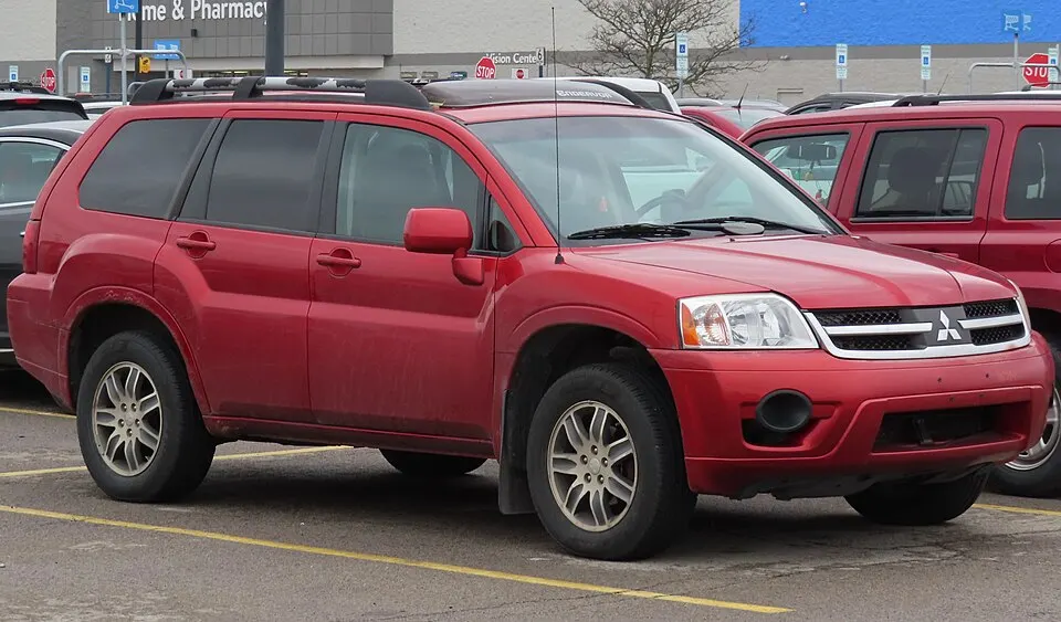 2008 Mitsubishi Endeavor SE AWD, front right, 12-08-2022, photographed in United States