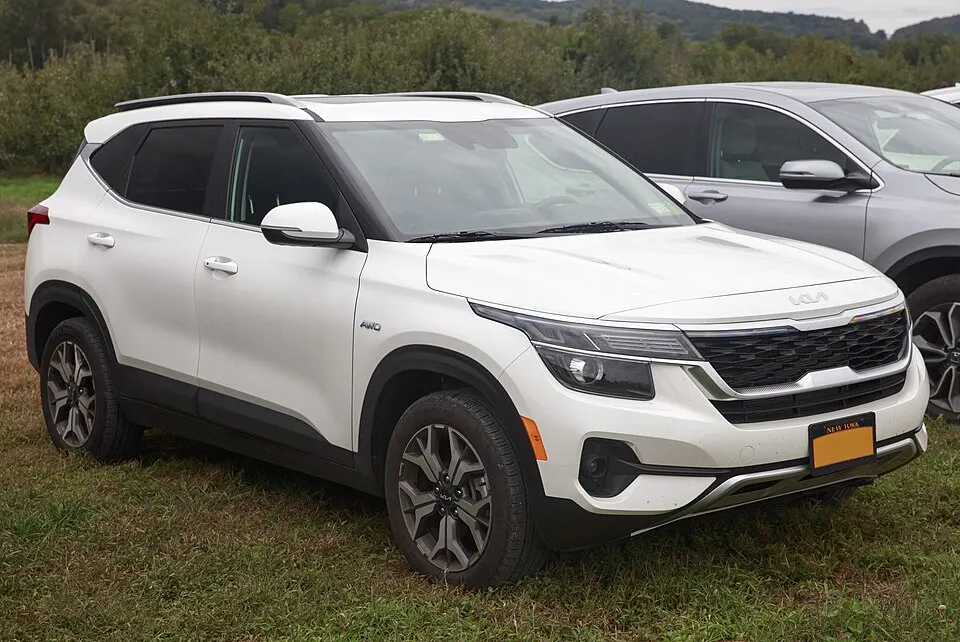 2022 Kia Seltos EX in Snow White Pearl, front right, photographed in United States